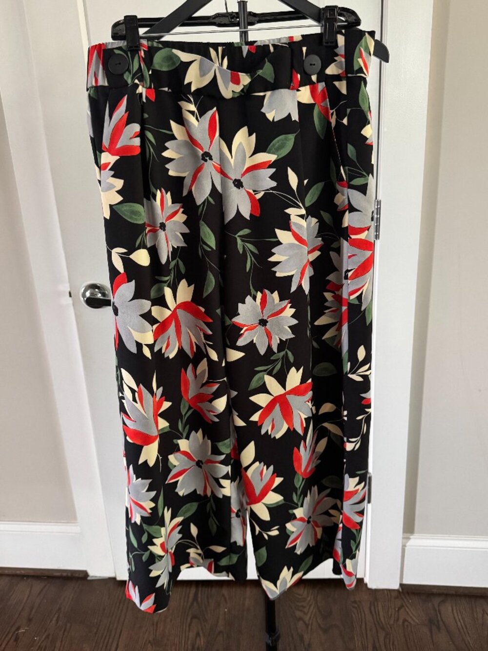 Zara Black Floral Pants Size Large